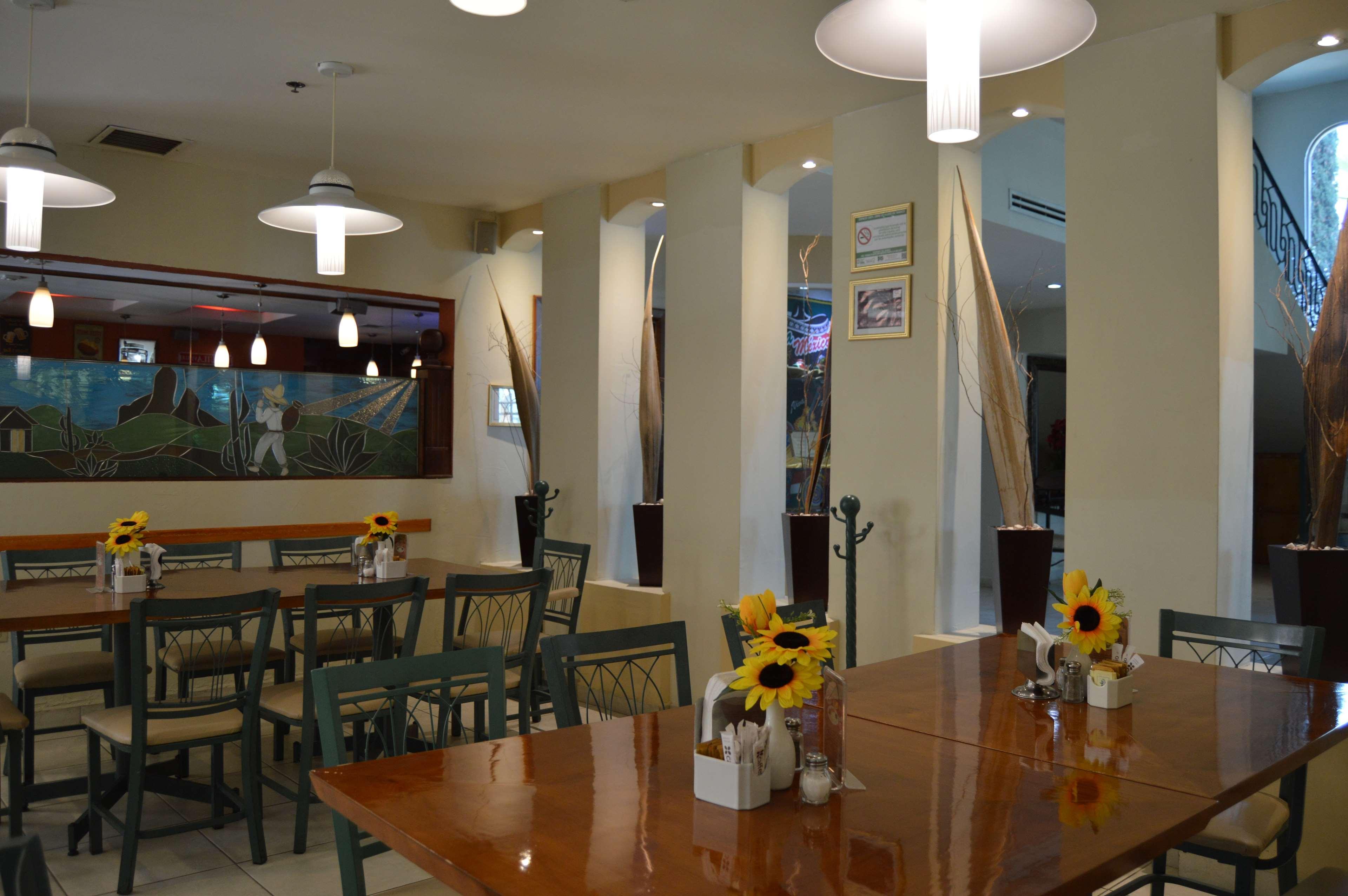 Best Western Bazarell Inn Montemorelos Eksteriør billede