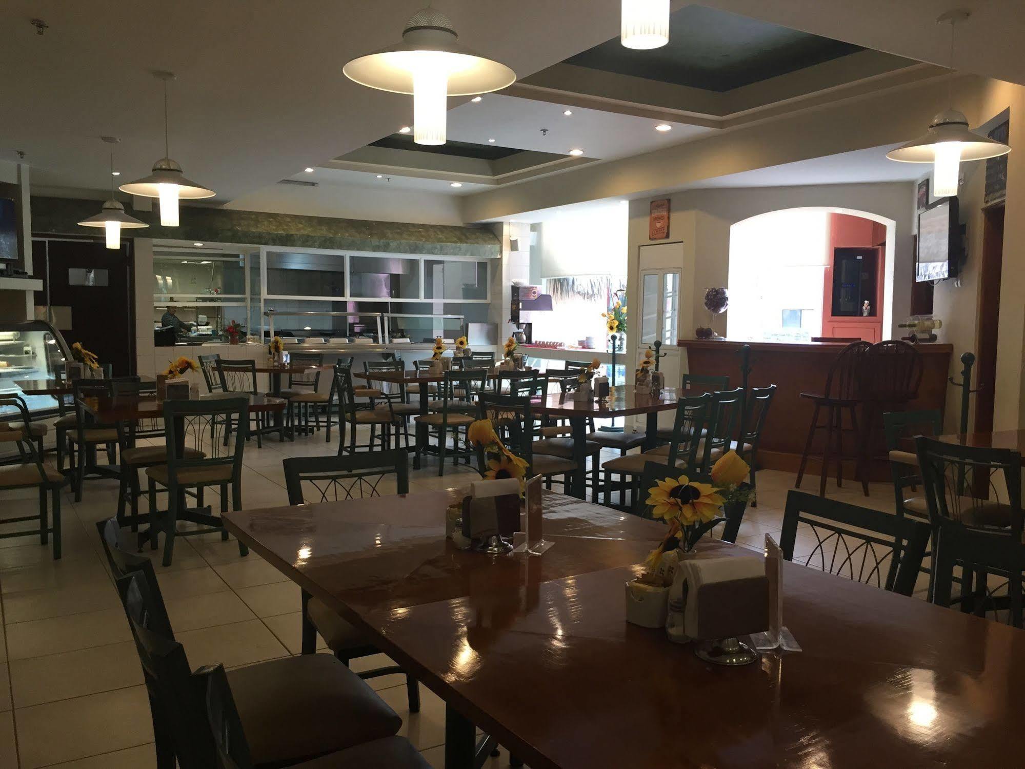 Best Western Bazarell Inn Montemorelos Eksteriør billede