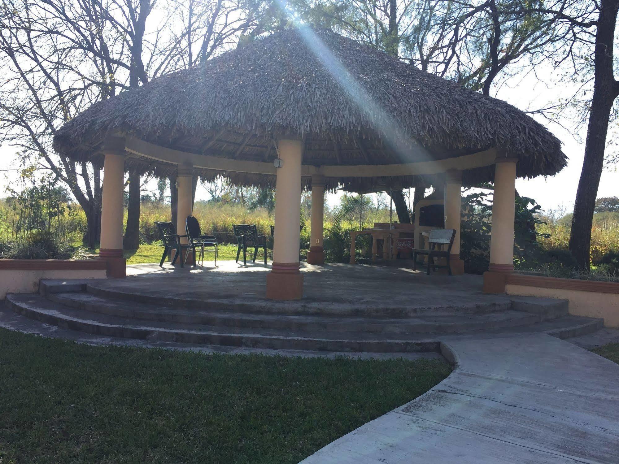 Best Western Bazarell Inn Montemorelos Eksteriør billede