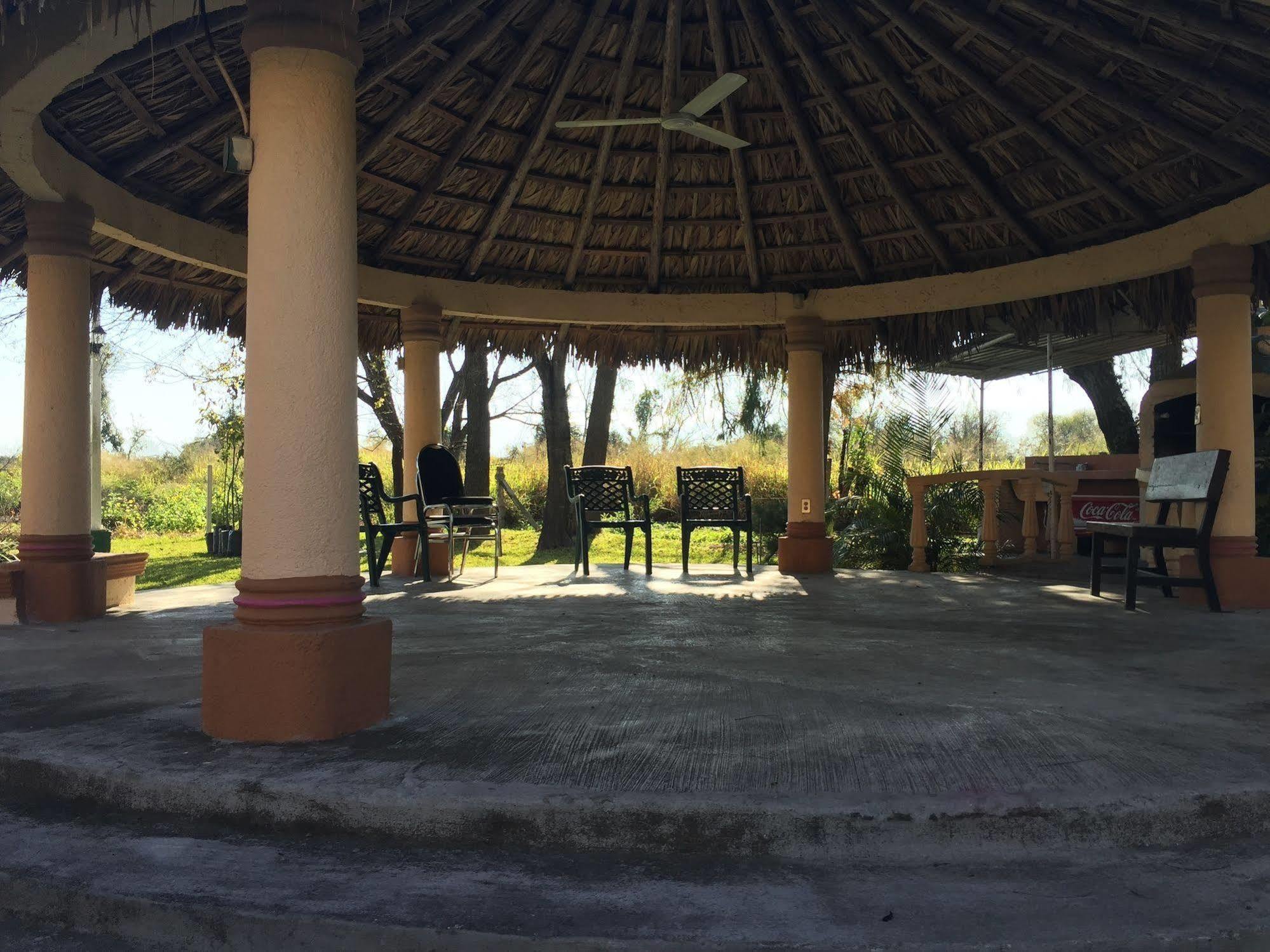 Best Western Bazarell Inn Montemorelos Eksteriør billede