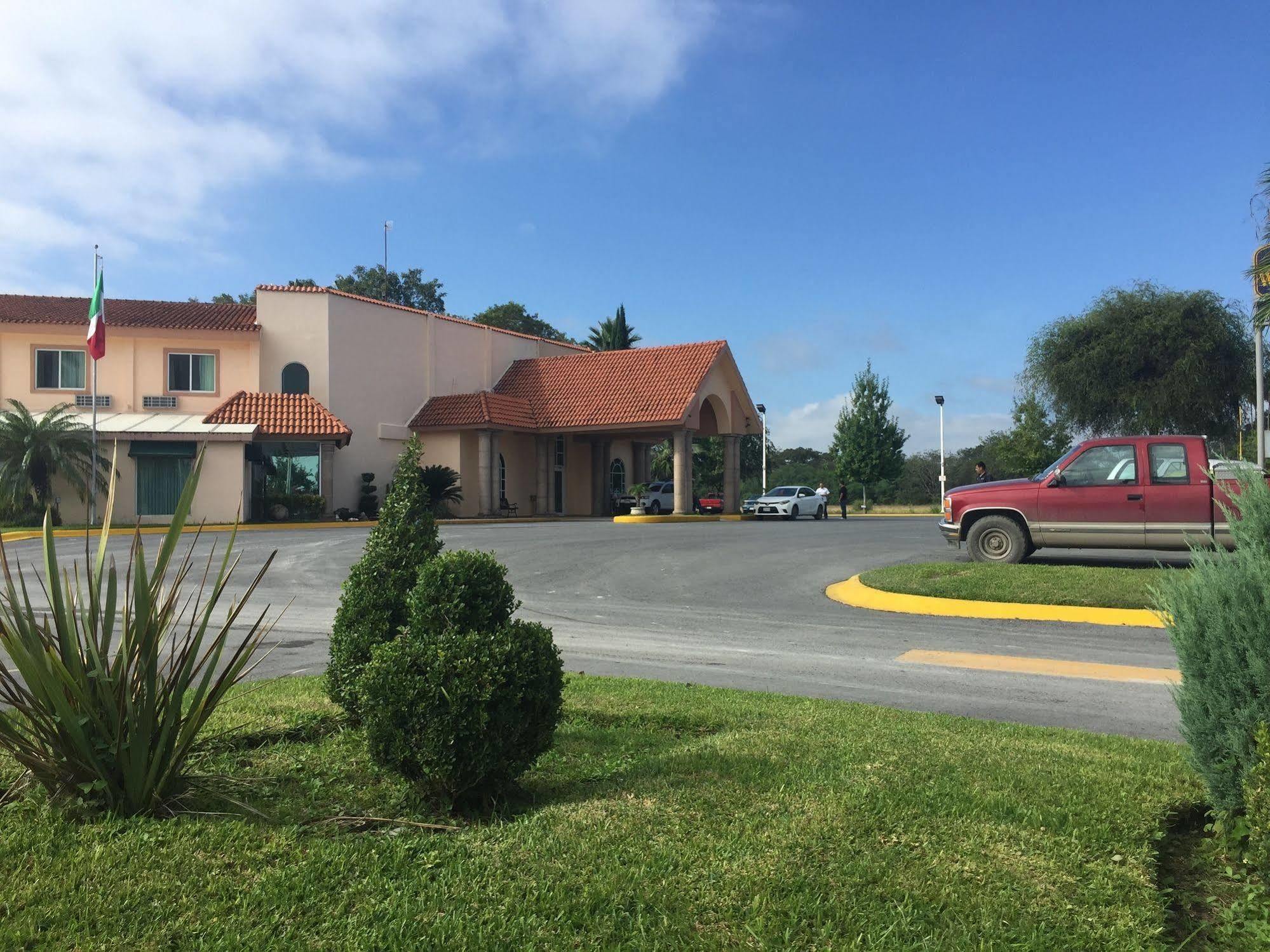 Best Western Bazarell Inn Montemorelos Eksteriør billede